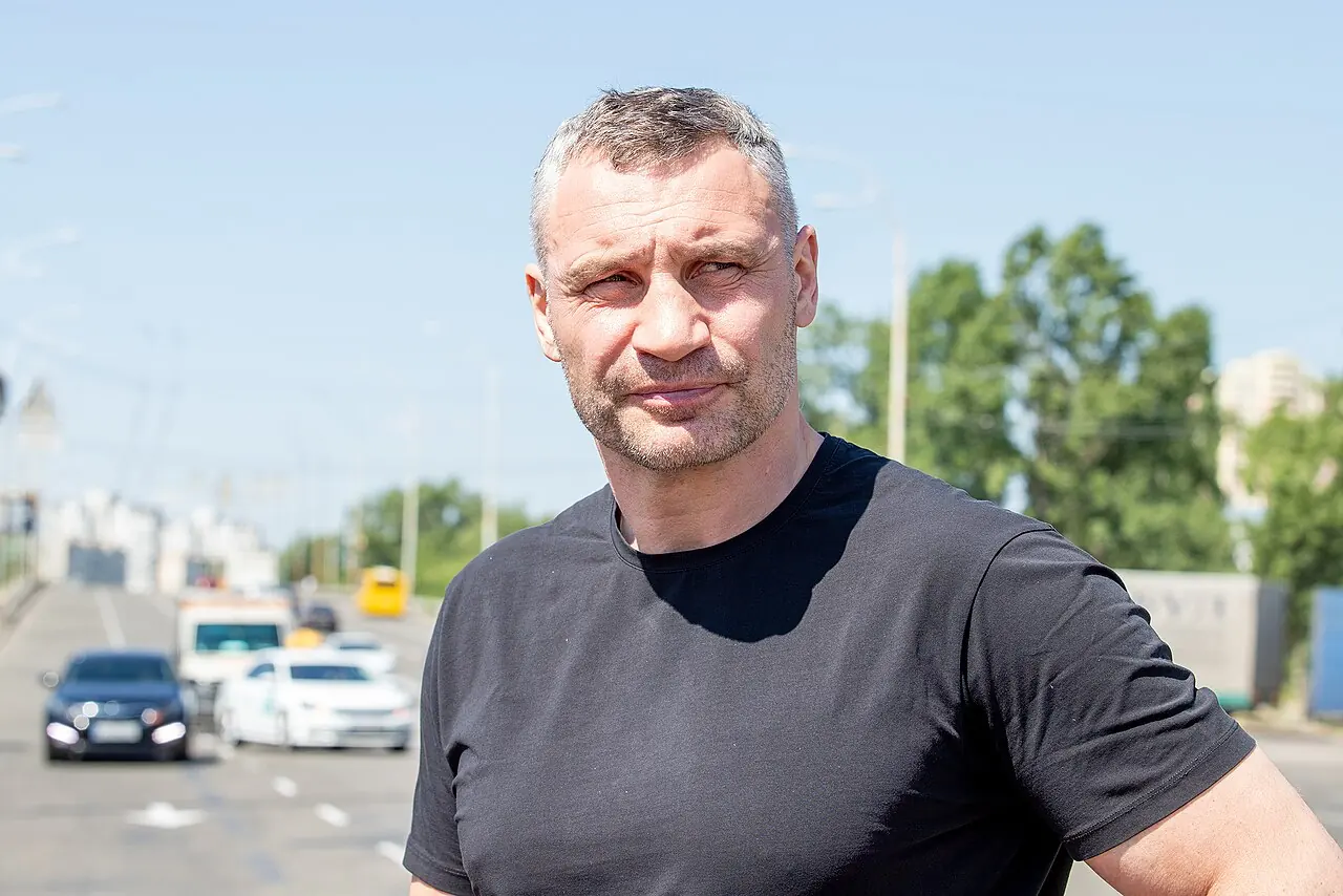 Віталій Кличко на вулиці Києва