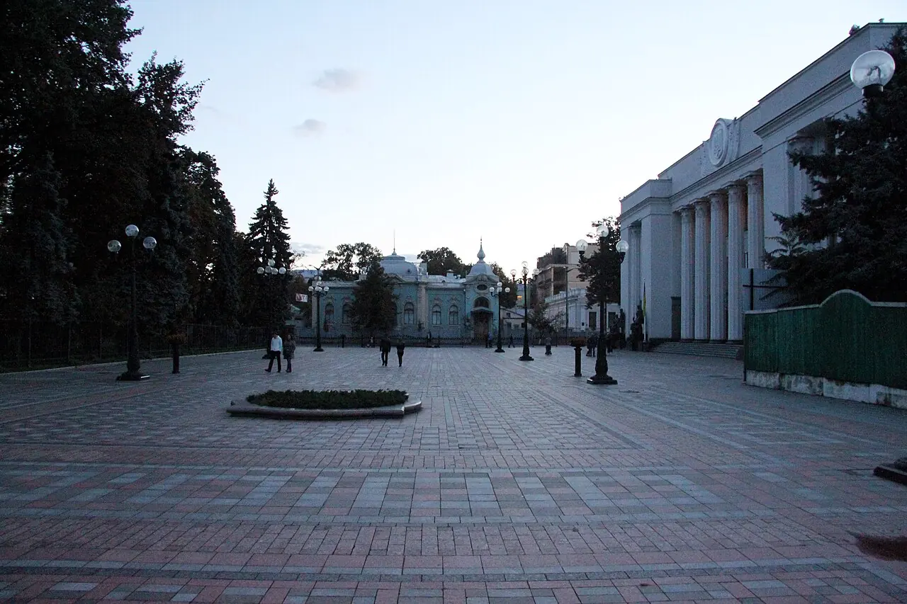 Вулиця Грушевського біля Верховної Ради